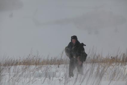 Рязанская область. Военнослужащие 106-й гвардейской Воздушно-десантной Краснознаменной ордена Кутузова дивизии  после приземления.