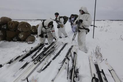 Рязанская область. Военнослужащие 106-й гвардейской Воздушно-десантной Краснознаменной ордена Кутузова дивизии  на учениях.