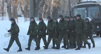 Рязанская область. Военнослужащие 106-й гвардейской Воздушно-десантной Краснознаменной ордена Кутузова дивизии  на территории казармы.