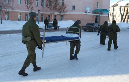 Рязанская область. Военнослужащие 106-й гвардейской Воздушно-десантной Краснознаменной ордена Кутузова дивизии  на территории казармы.