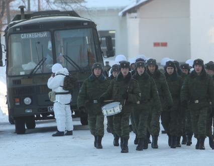 Рязанская область. Военнослужащие 106-й гвардейской Воздушно-десантной Краснознаменной ордена Кутузова дивизии  на территории казармы.