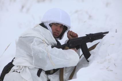 Рязанская область. Военнослужащий 106-й гвардейской Воздушно-десантной Краснознаменной ордена Кутузова дивизии  на учениях.