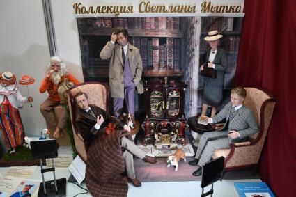 Москва.  Куклы на VII Московской международной выставке `Искусство куклы` в Гостином дворе.