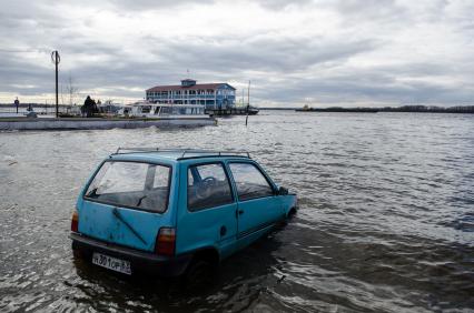 Самарская область. Сброс воды на Самарской ГЭС.