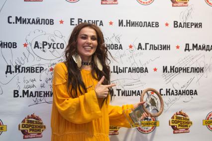 Санкт-Петербург. Певица Сати Казанова на церемонии награждения музыкальной премии `Звезды дорожного радио`.