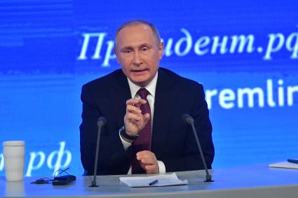 Москва. Президент России Владимир Путин на большой ежегодной пресс-конференции в Центре международной торговли на Красной Пресне.