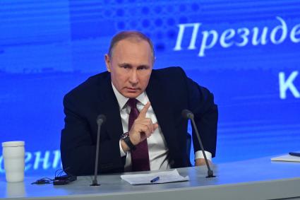 Москва. Президент России Владимир Путин на большой ежегодной пресс-конференции в Центре международной торговли на Красной Пресне.