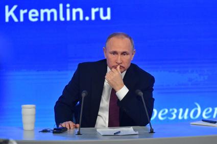 Москва. Президент России Владимир Путин на большой ежегодной пресс-конференции в Центре международной торговли на Красной Пресне.