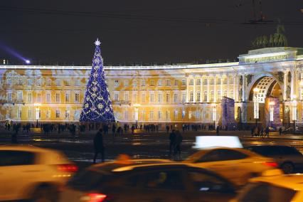 Санкт-Петербург. Новогодняя ель на Дворцовой площади.