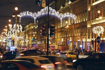 Санкт-Петербург. Новогодняя иллюминация на Невском просекте.