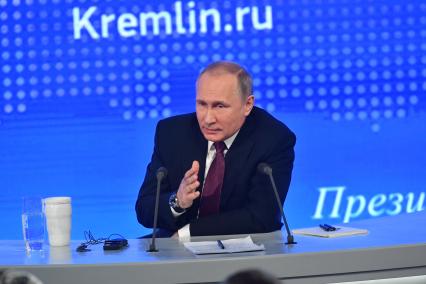 Москва. Президент России Владимир Путин на большой ежегодной пресс-конференции в Центре международной торговли на Красной Пресне.