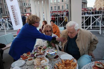 Диск 184. Актриса Марина Неелова  режиссер Галина Волчек и актер Олег Табаков