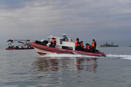 Сочи. Поисковые работы у побережья Черного моря, где потерпел крушение самолет Ту-154 Минобороны РФ.