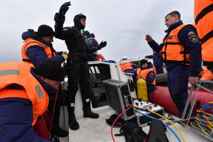 Сочи. Поисковые работы у побережья Черного моря, где потерпел крушение самолет Ту-154 Минобороны РФ.