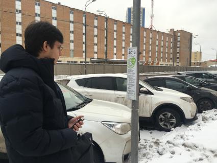 Москва. Платная парковка на улице Маргелова, введенная с 26 декабря.