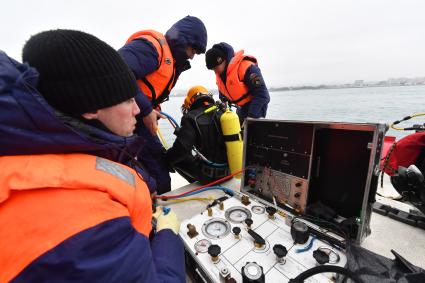 Сочи. Поисковые работы у побережья Черного моря, где потерпел крушение самолет Ту-154 Минобороны РФ.