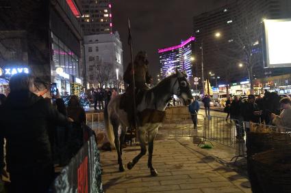 Москва. Перед премьерой фильма `Викинг` режиссера Андрея Кравчука в кинотеатре `Октябрь`.