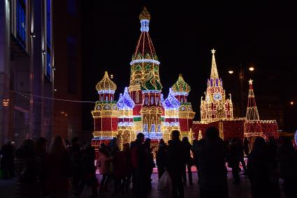 Москва. Световая 3D-модель Кремля возле ТЦ `Европейский`.