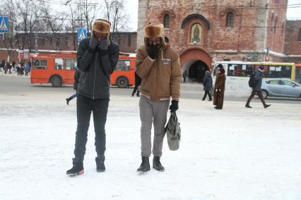 Нижний Новгород. Африканцы во время морозов в шапках-ушанках.