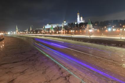 Москва. Москва-река в районе  Кремлевской набережной.