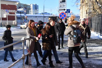 Москва. Участница гонок на внедорожнике Mercedes Мара Багдасарян приехала в ГБУ `Жилищник`, где она будет выполнять обязательные работы, назначенные ей судом за административные правонарушения.