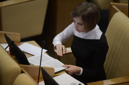 Москва.  Заместитель председателя комитета ГД РФ по безопасности и противодействию  коррупции Наталья Поклонская   на первом пленарном заседании весенней сессии Госдумы РФ.