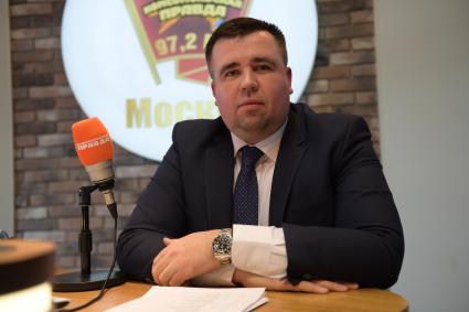 Москва. Генеральный директор МосгорБТИ Владимир Панин на радиостанции `Комсомольская правда`.
