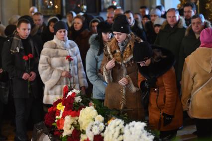 Москва. На церемонии прощания с директором Международной общественной организации `Справедливая помощь` Елизаветой Глинкой, погибшей при крушении самолета Ту-154  над Черным морем 25 декабря 2016-го года, в Успенском соборе Новодевичьего монастыря.