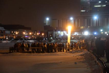 Москва. Верующий во время крещенского купания на Останкинском пруду.