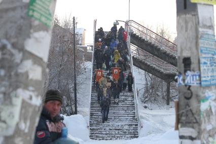 Уфа. Верующие во время крестного хода в день празднования Крещения Господня.