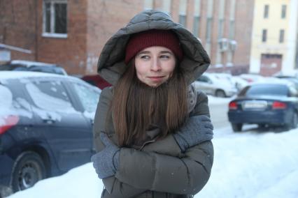 Нижний Новгород. Девушка  во время сильного мороза.