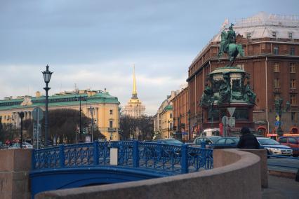 Санкт-Петербург. Вид на Адмиралтейство и памятник Николаю I.