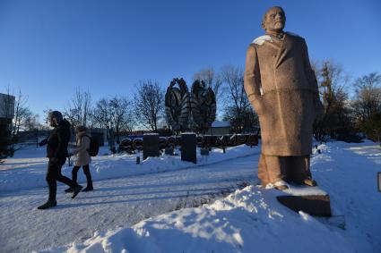 Москва.  Скульптура  Владимира Ленина в парке искусств  `Музеон`.