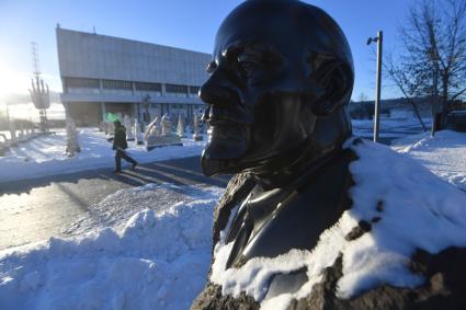 Москва.  Бюст Владимира Ленина   в парке искусств  `Музеон`.