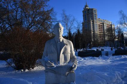 Москва.  Скульптура  в парке искусств  `Музеон`.