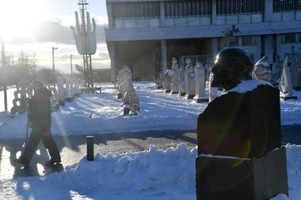 Москва.  Бюст Владимира Ленина   в парке искусств  `Музеон`.