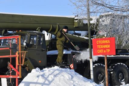 Подольск, Московская область.   В Подмосковье поставили на боевое дежурство  полк зенитно-ракетных систем С-400 `Триумф`.