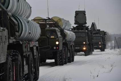 Подольск, Московская область.   В Подмосковье поставили на боевое дежурство  полк зенитно-ракетных систем С-400 `Триумф`.