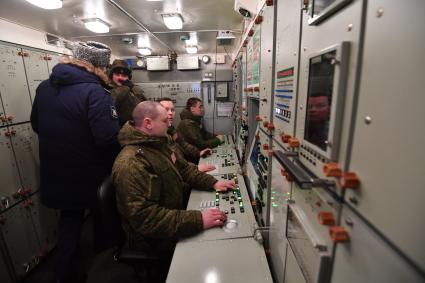 Подольск, Московская область. Работа операторов комплекса С-400 `Триумф`.