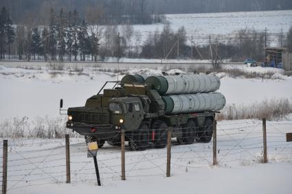 Подольск, Московская область.   В Подмосковье поставили на боевое дежурство  полк зенитно-ракетных систем С-400 `Триумф`.