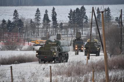 Подольск, Московская область.   В Подмосковье поставили на боевое дежурство  полк зенитно-ракетных систем С-400 `Триумф`.