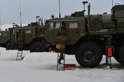 Подольск, Московская область.   В Подмосковье поставили на боевое дежурство  полк зенитно-ракетных систем С-400 `Триумф`.