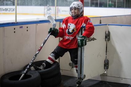 Челябинск.  Ученики  детской хоккейной школы `Трактор` во время тренировки.