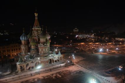 Москва. Вид на Храм Василия Блаженного со Спасской башни.