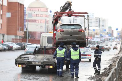 Челябинск. Эвакуация неправильно припаркованного автомобиля.