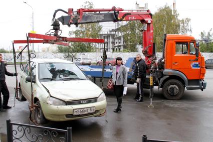 Челябинск. Эвакуация неправильно припаркованного автомобиля.