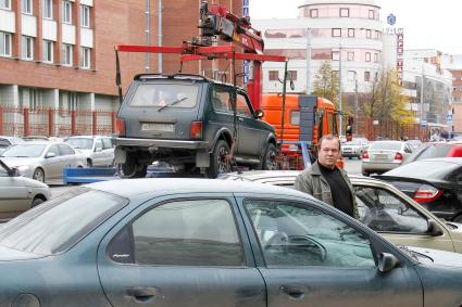 Челябинск. Эвакуация неправильно припаркованного автомобиля.