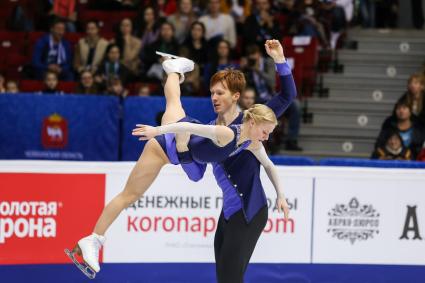 Челябинск. Фигуристы Евгения Тарасова и Владимир Морозов  на Чемпионате России по фигурному катанию.