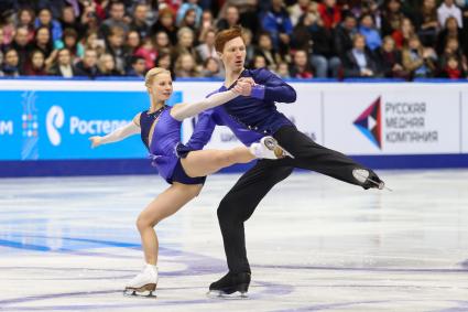 Челябинск. Фигуристы Евгения Тарасова и Владимир Морозов  на Чемпионате России по фигурному катанию.