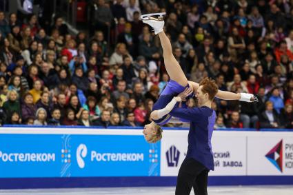 Челябинск. Фигуристы Евгения Тарасова и Владимир Морозов  на Чемпионате России по фигурному катанию.